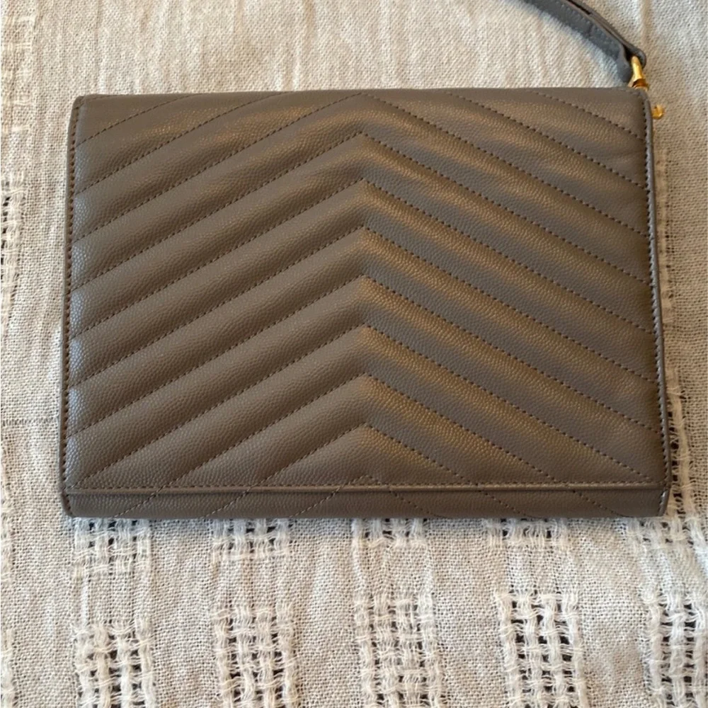 Yves Saint Laurent Cassandre Matelasse flap pouch - Picture 2 of 9